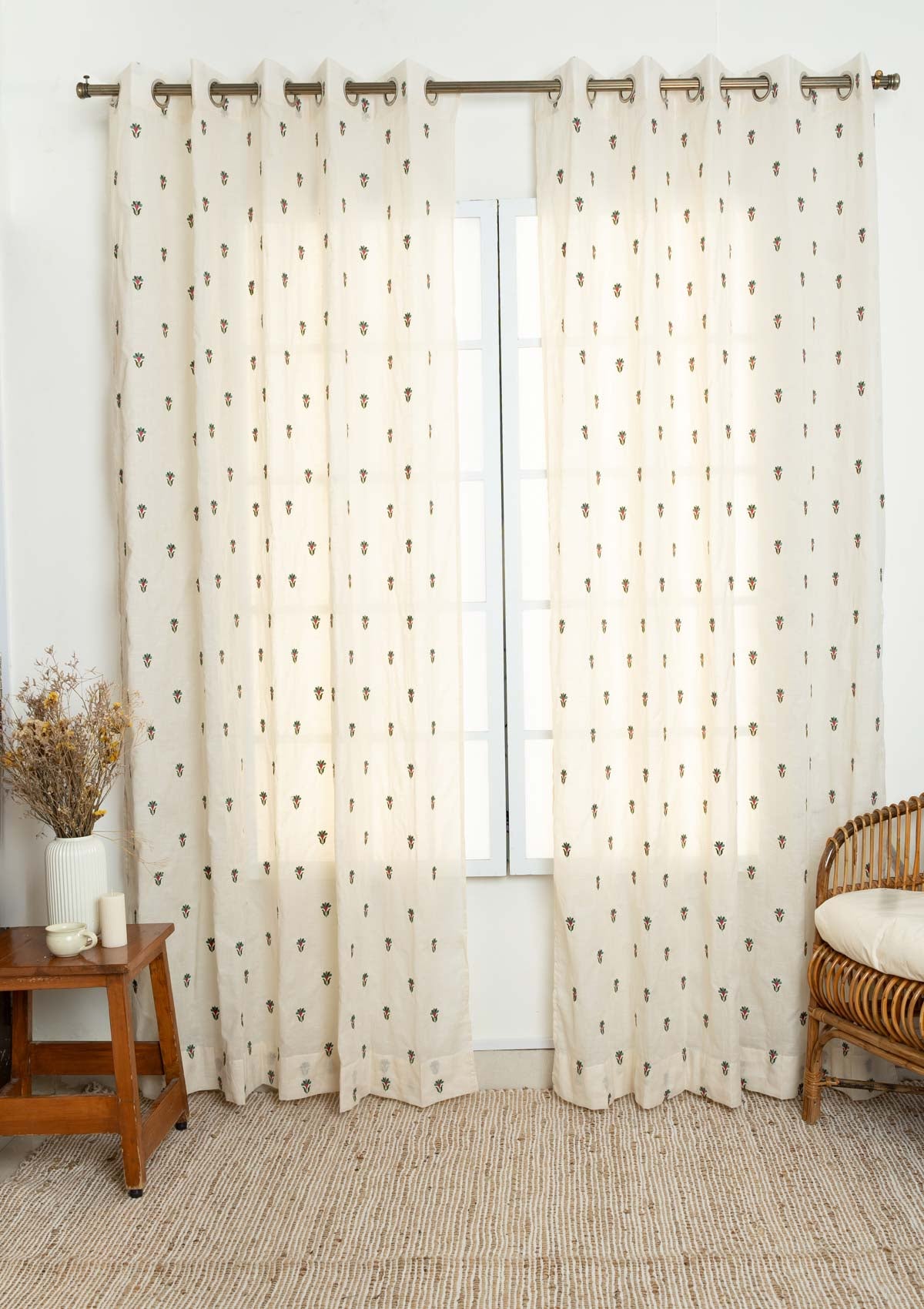Emerald floral embroidered 100% cotton sheer curtain for living room - Light filtering - White - Single Panel