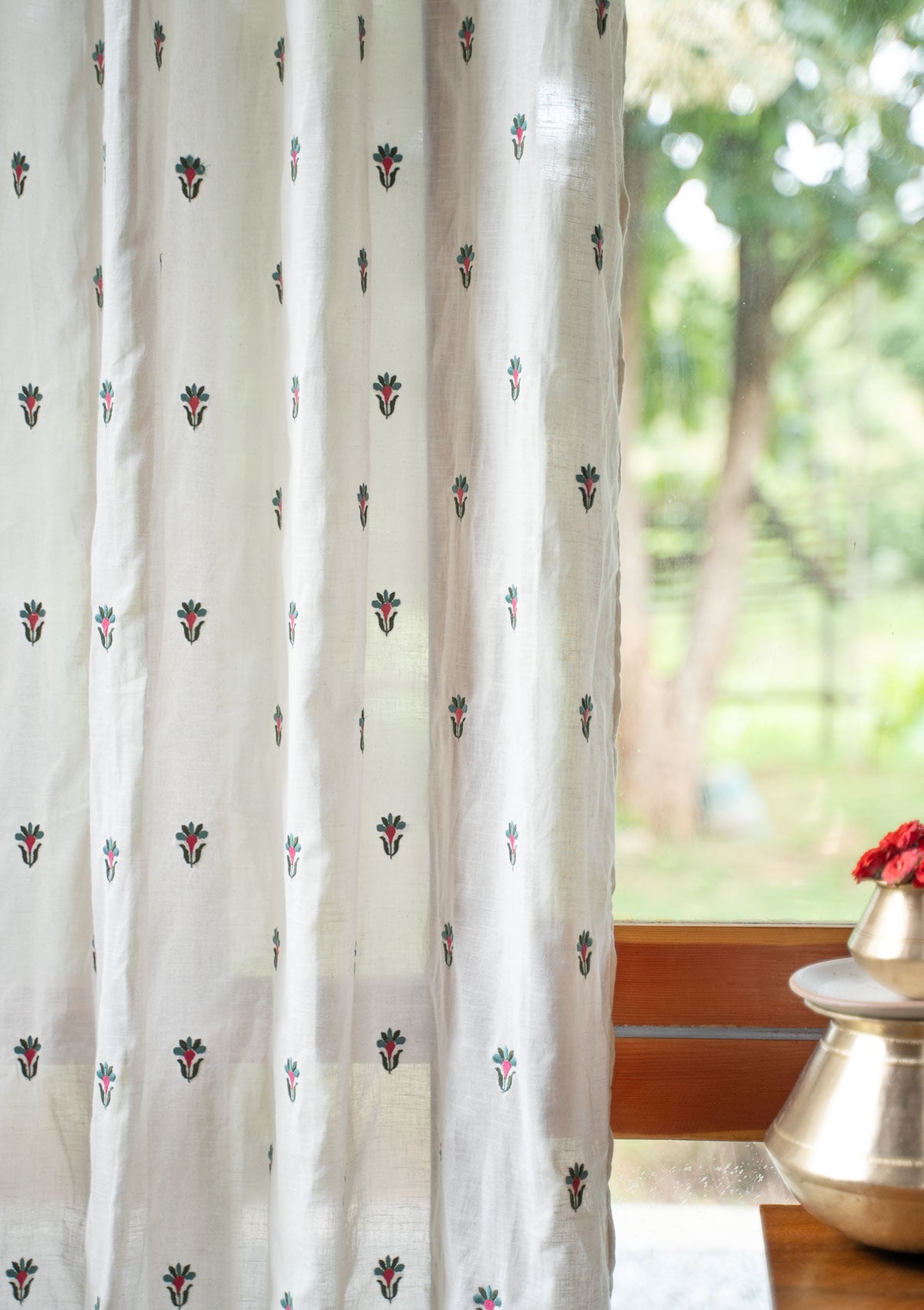 Emerald floral embroidered 100% cotton sheer curtain for living room - Light filtering - White - Single Panel