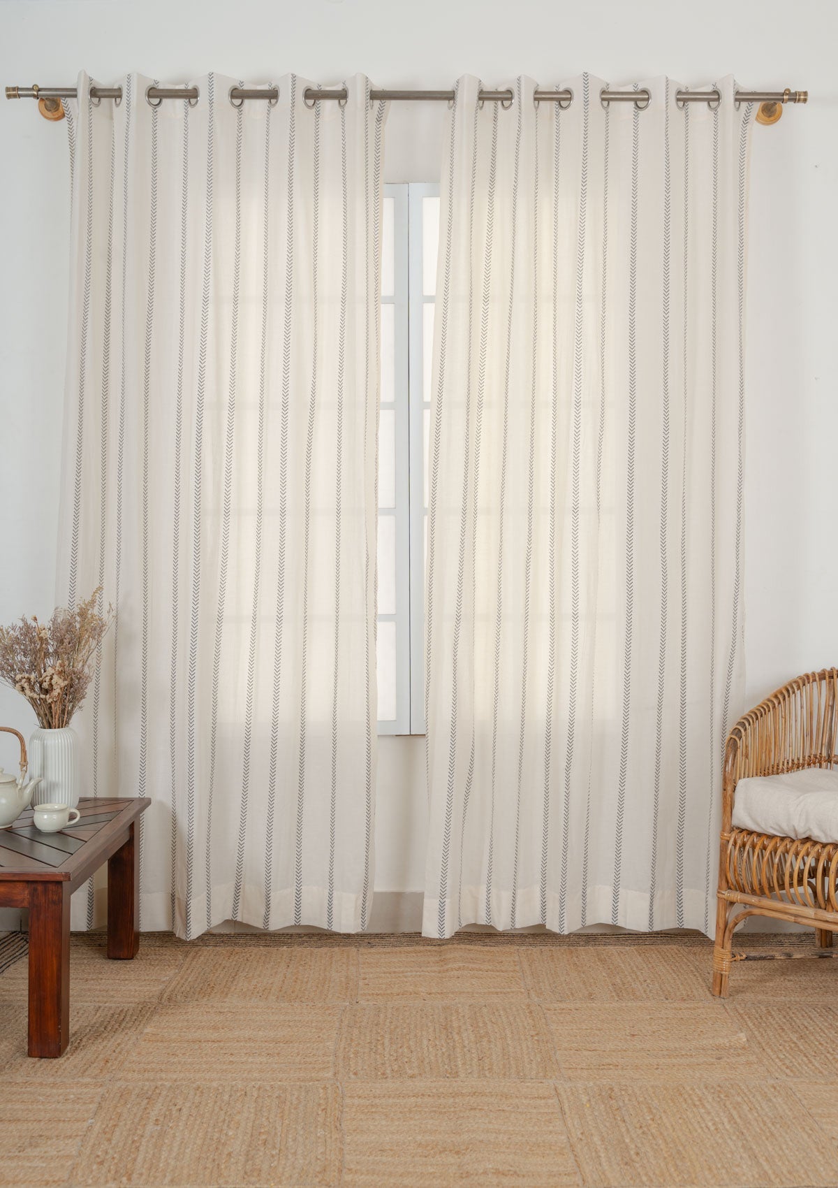Spear geometric printed 100% cotton sheer curtain for living room - Light filtering - Black - Single panel