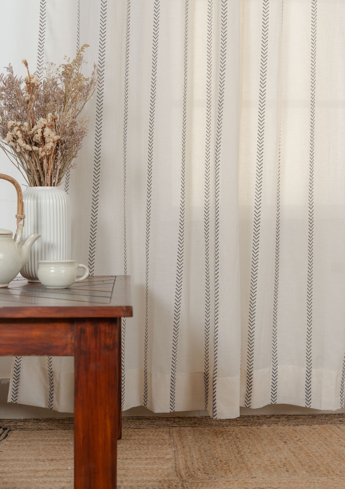 Spear geometric printed 100% cotton sheer curtain for living room - Light filtering - Black - Single panel