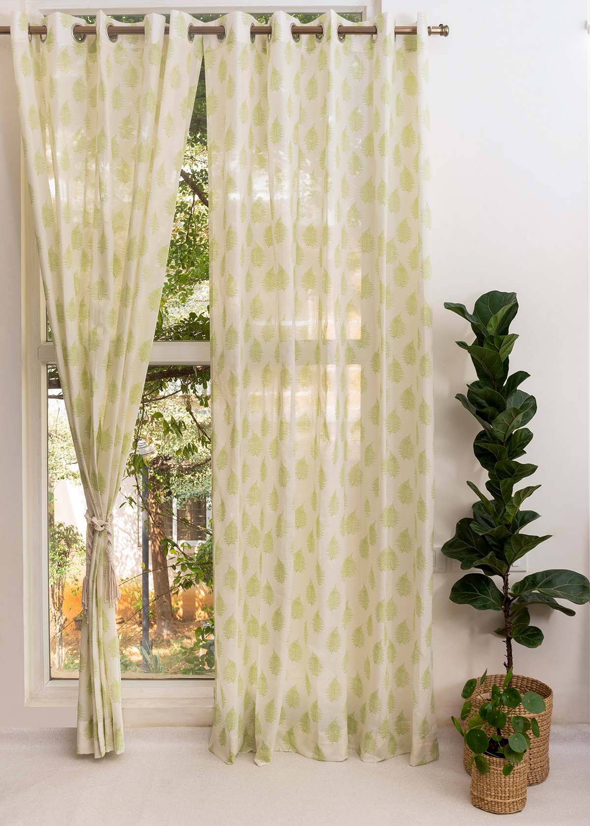 Floating Ferns 100% Sheer floral curtain for Living room & bedroom - Light filtering - Green