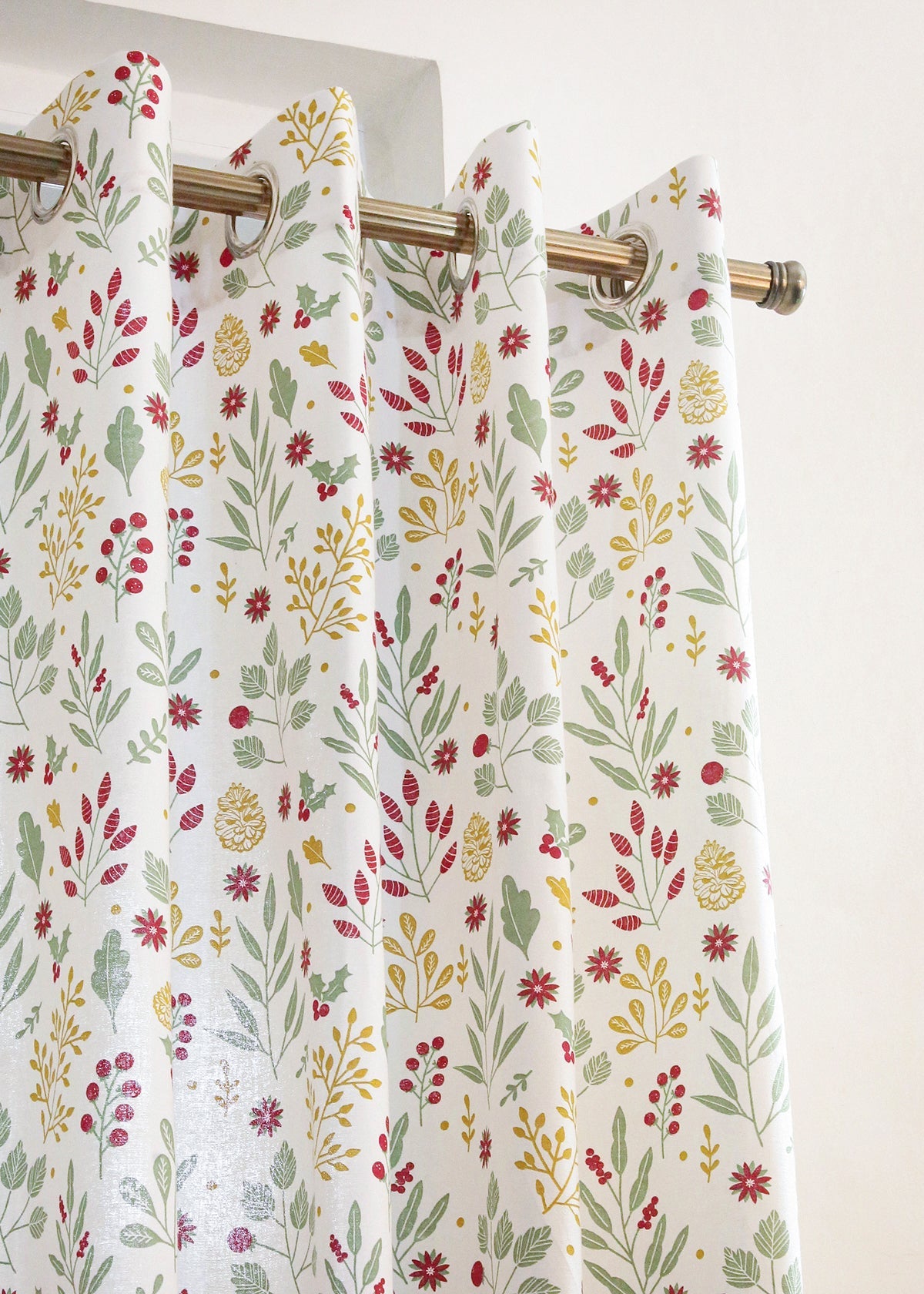 Foraged Berries floral prints 100% cotton curtain for living room - Room darkening - Multicolor - Single Panel