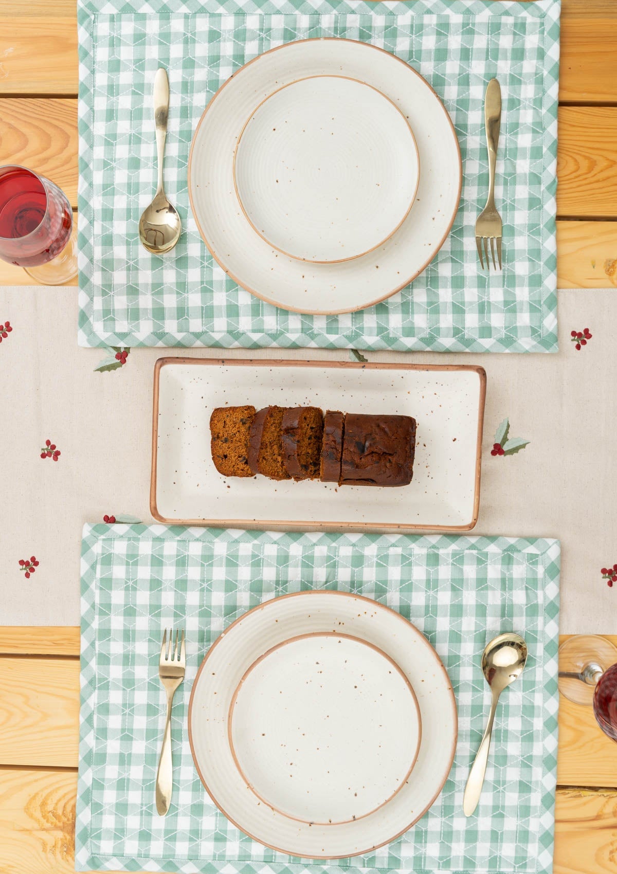 Merry Berry 100% cotton christmas table runner for 4 seater or 6 seater Dining with tassels - cream