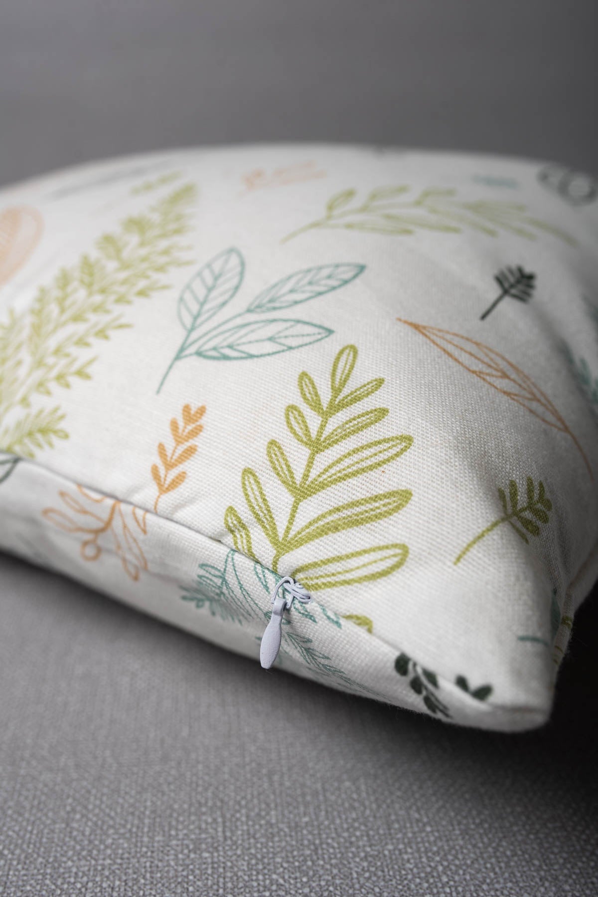 Rustling Leaves 100% cotton floral cushion cover for sofa - Green