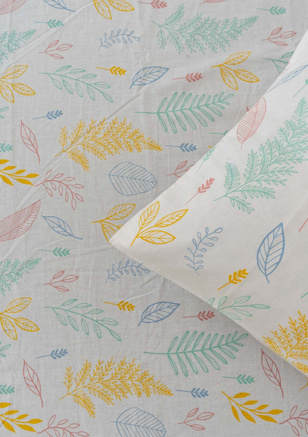 Rustling Leaves in Many Hues 100% cotton Flat sheet with pillow covers - Multicolor