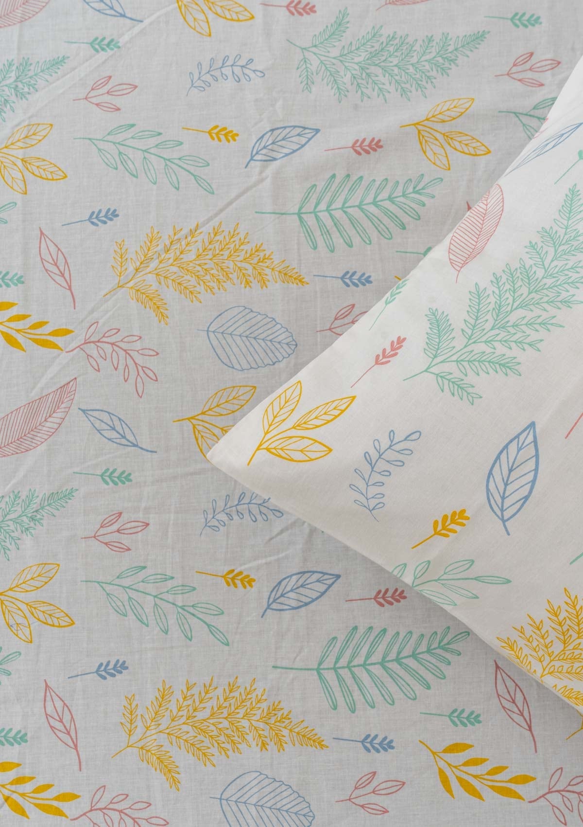 Rustling Leaves in Many Hues 100% cotton Flat sheet with pillow covers - Multicolor