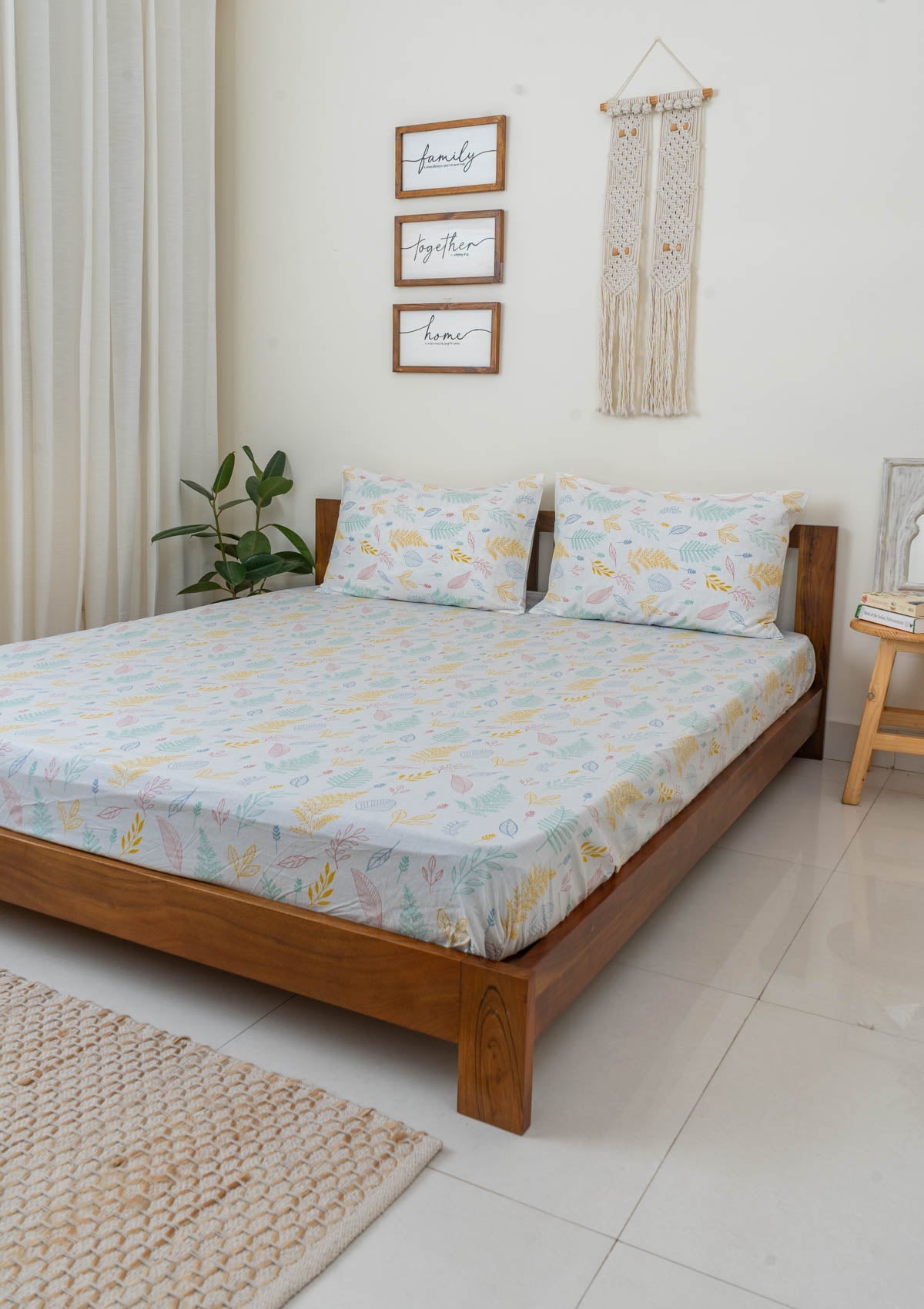 Rustling Leaves in Many Hues 100% cotton Flat sheet with pillow covers - Multicolor