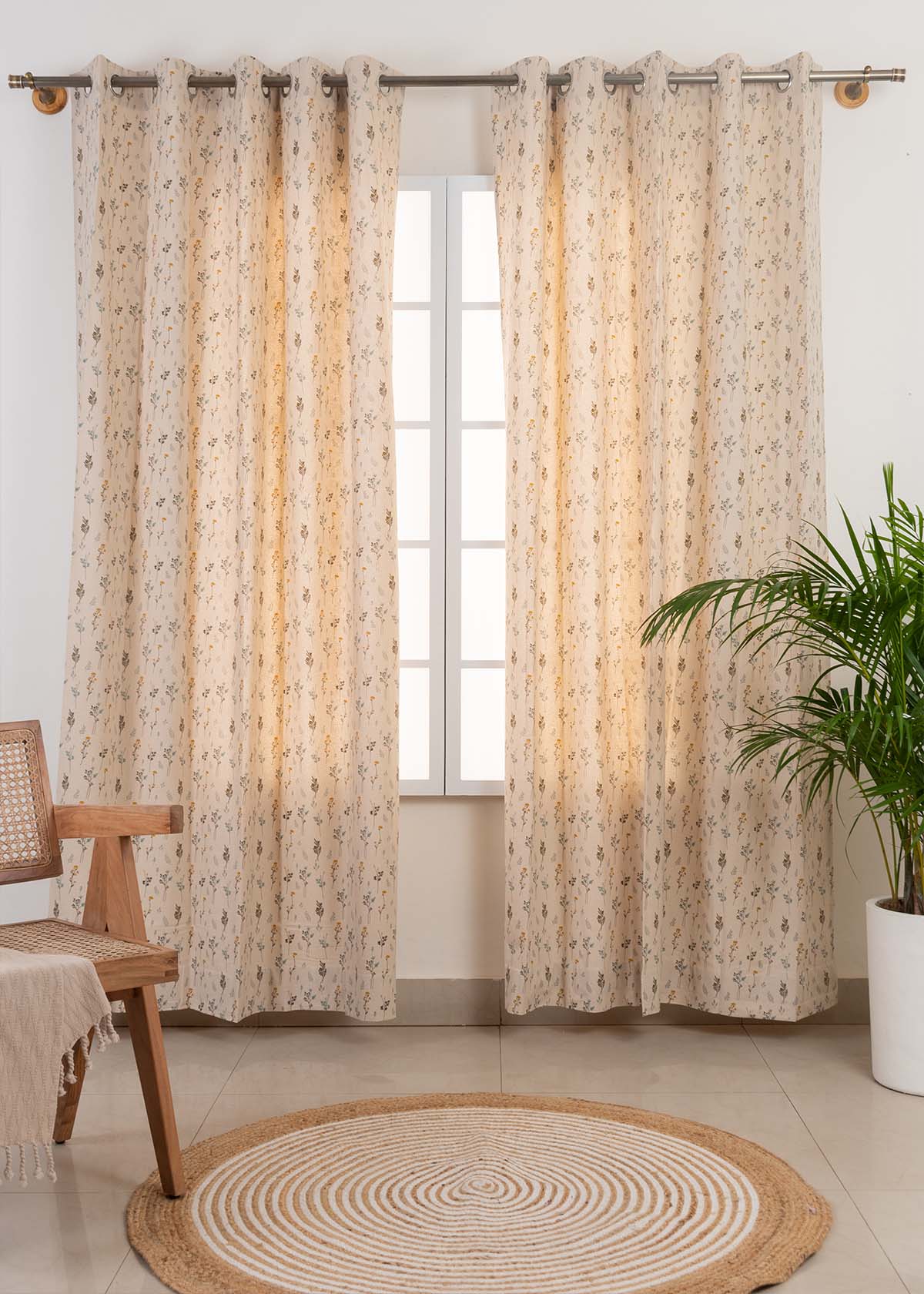 Blooming Meadows floral prints 100% cotton curtain for living room - Room darkening - Beige - Single Panel
