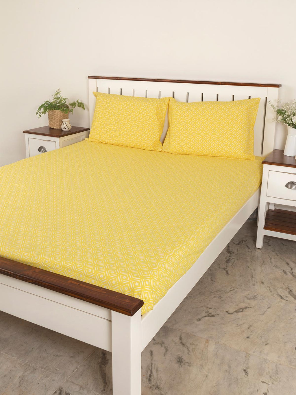 Daisy Fields minimal Printed 100% Cotton Flat Sheet with pillow covers - Yellow