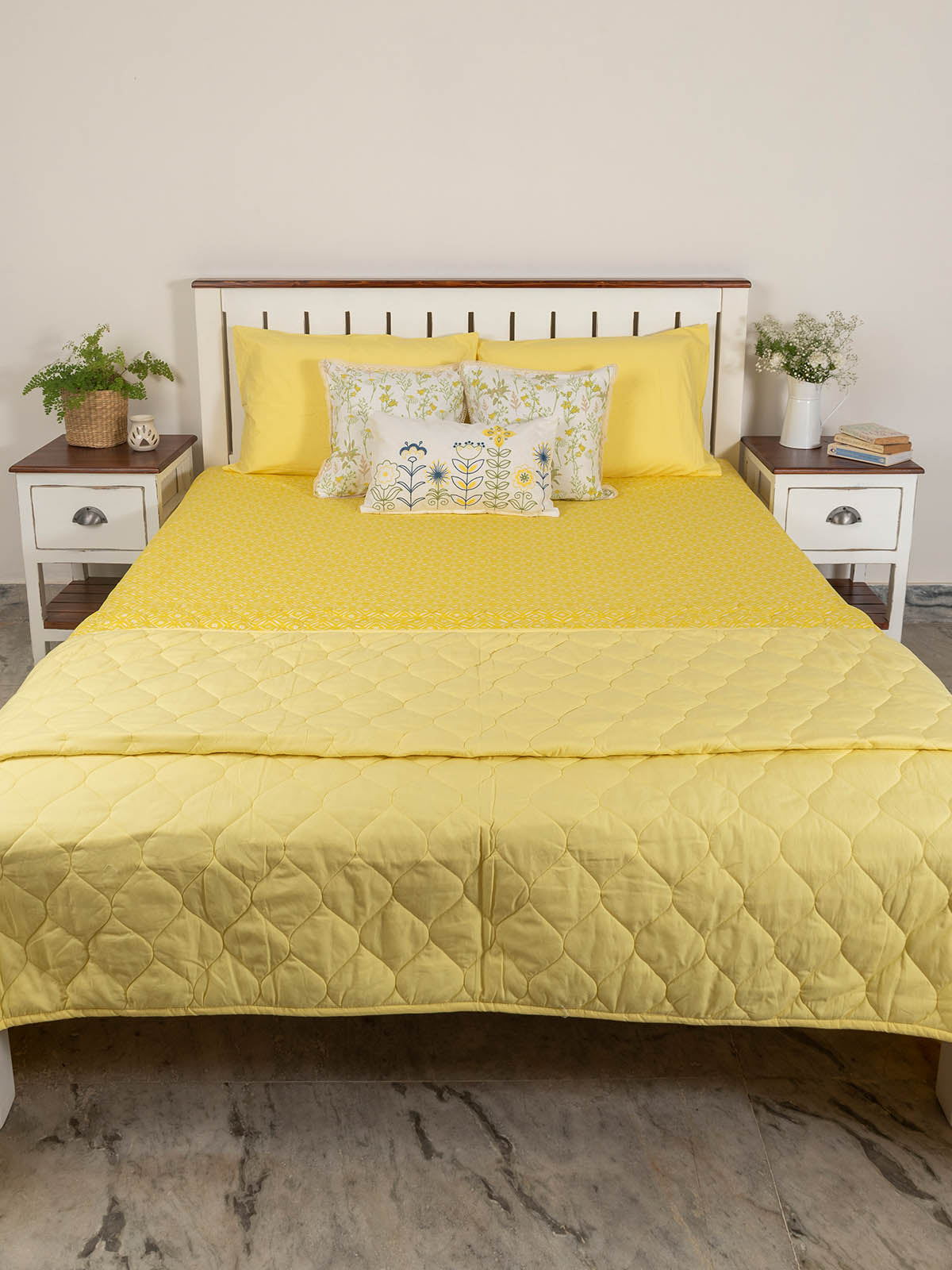 Daisy Fields minimal Printed 100% Cotton Flat Sheet with pillow covers - Yellow